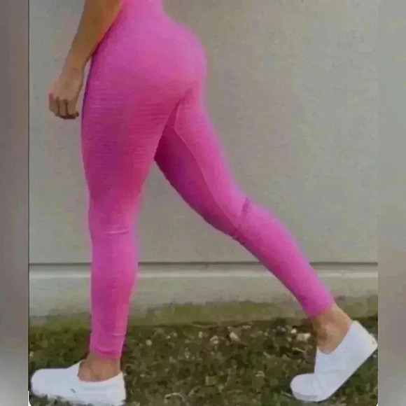 NWT Alphalete Halo Leggings in Hot Pink - Size small - Picture 1 of 8